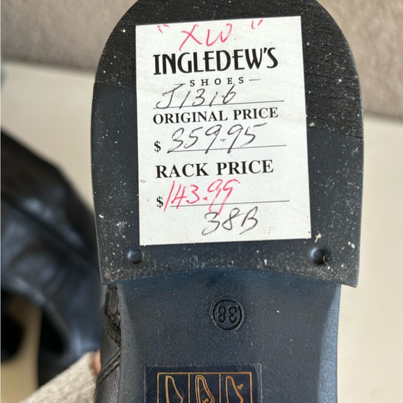 Women’s Leather Boots - Picture 4 of 6